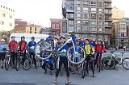 Un montn de ciclistas perdidos por el monte