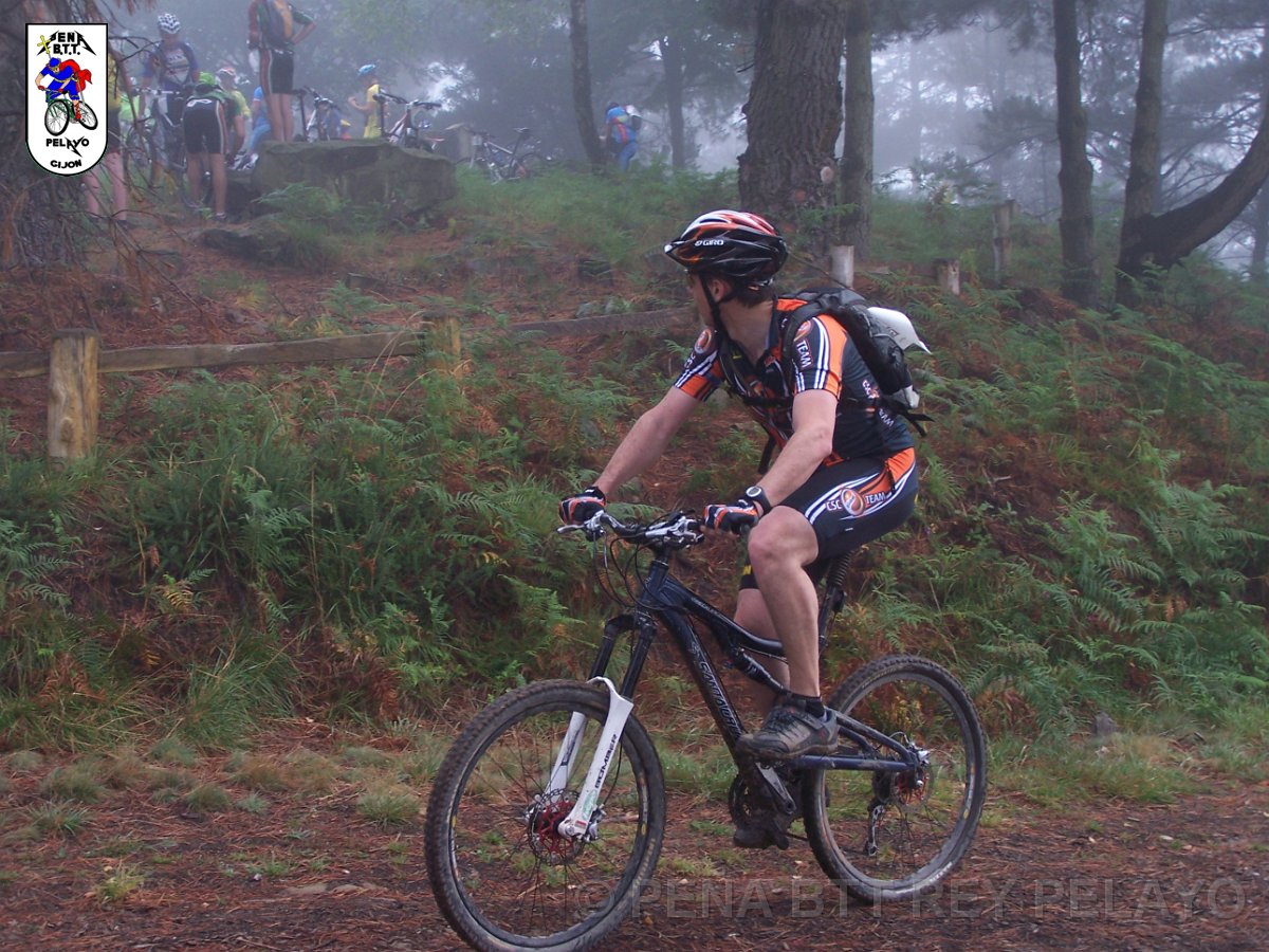 20110709105410_jbg.JPG - XVIII Vuelta al Concejo de Gijón