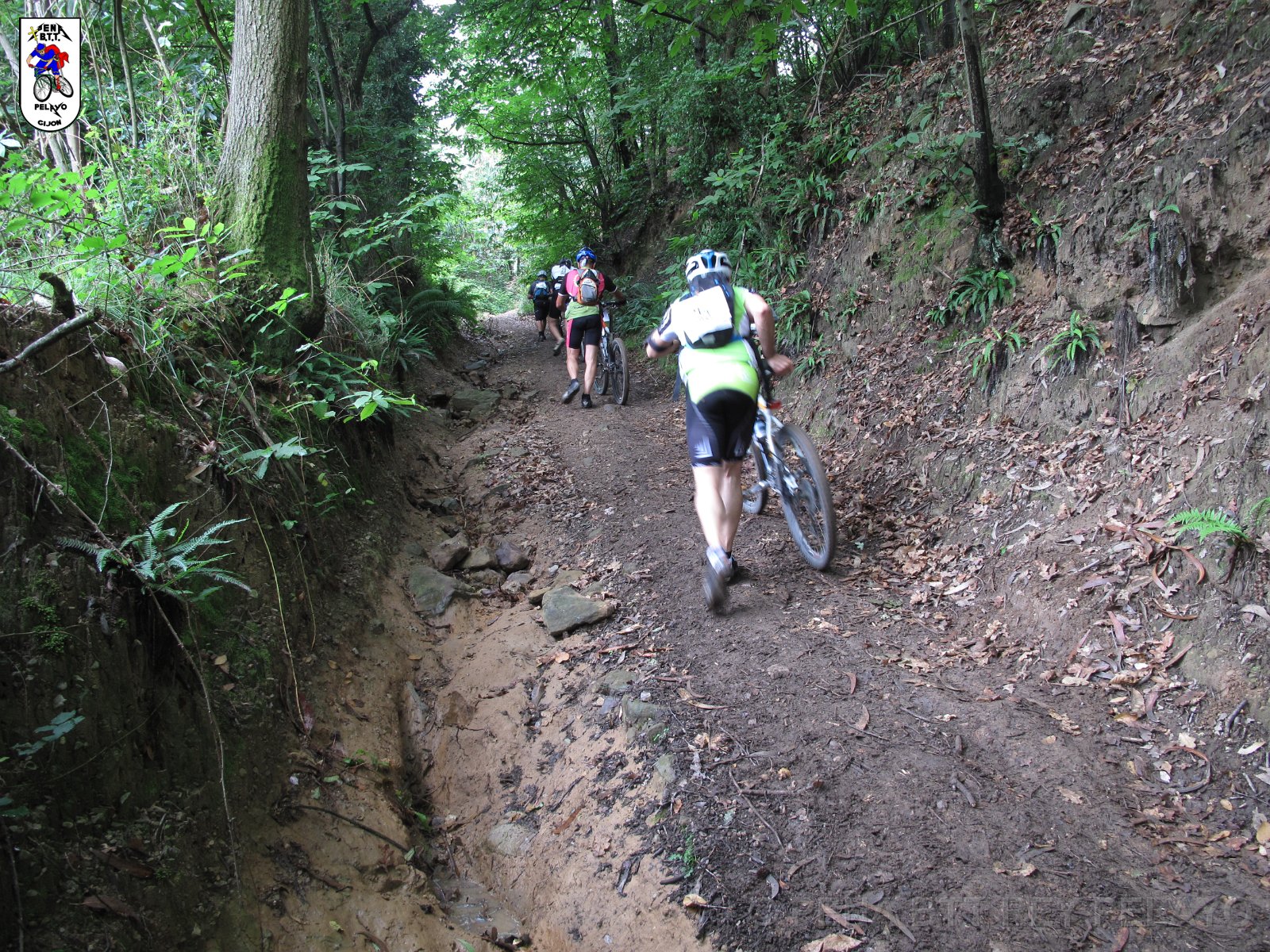 20110709125412_az.JPG - XVIII Vuelta al Concejo de Gijón