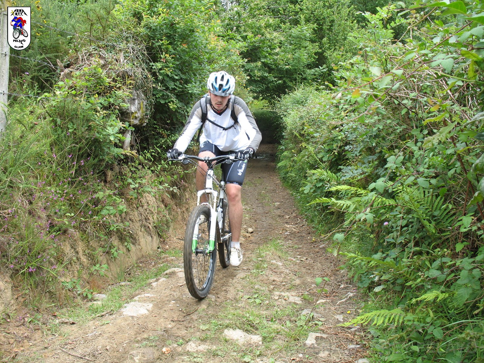 20110709133343_mc.JPG - XVIII Vuelta al Concejo de Gijón