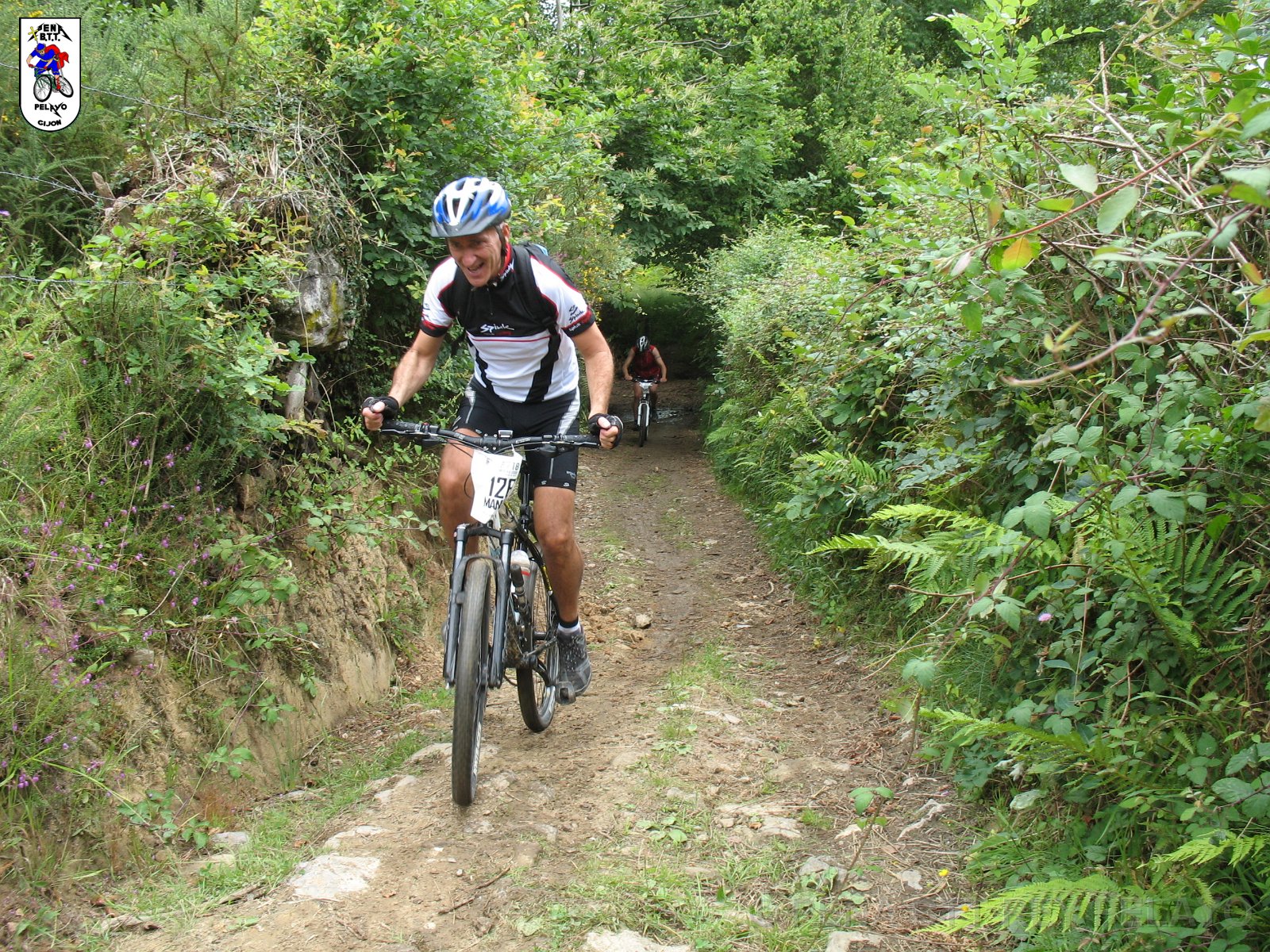 20110709133742_mc.JPG - XVIII Vuelta al Concejo de Gijón