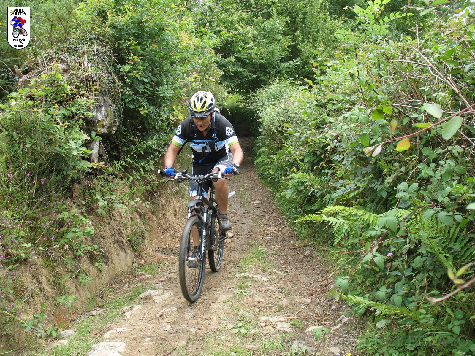 20110709133852_mc.JPG - XVIII Vuelta al Concejo de Gijón