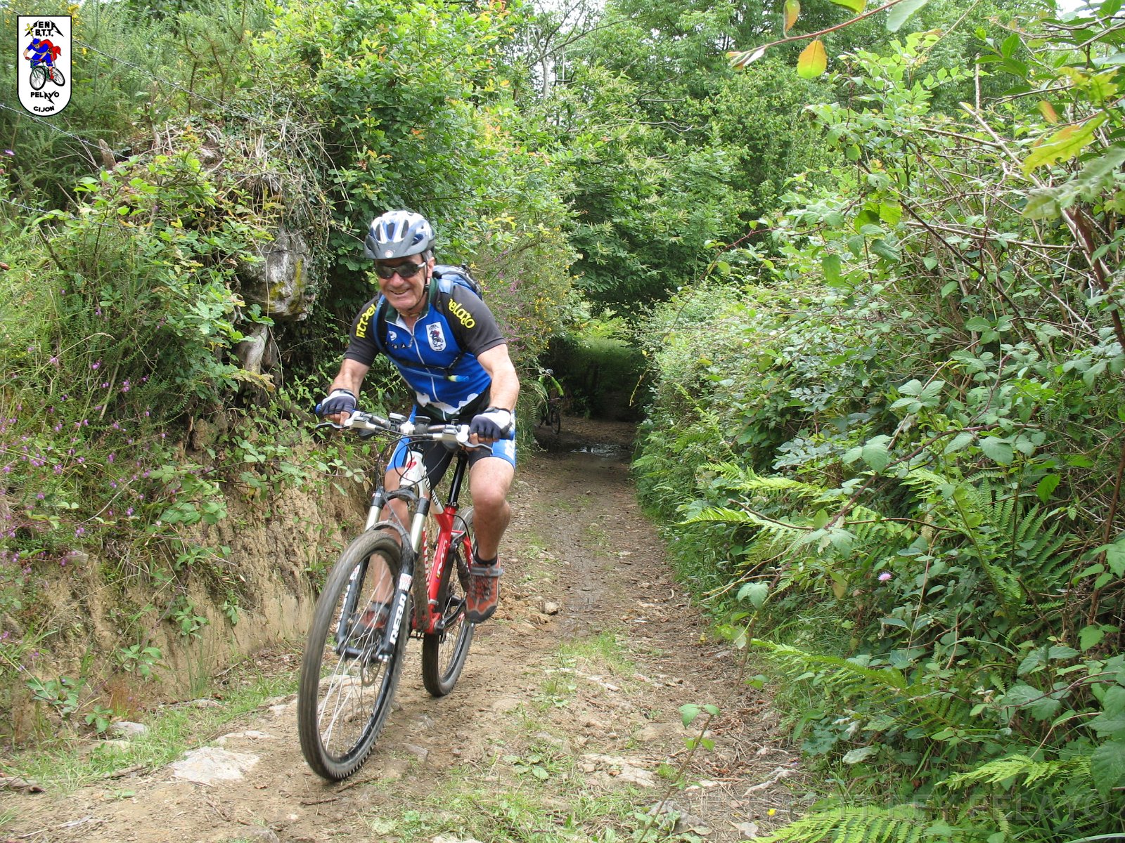 20110709133946_mc.JPG - XVIII Vuelta al Concejo de Gijón