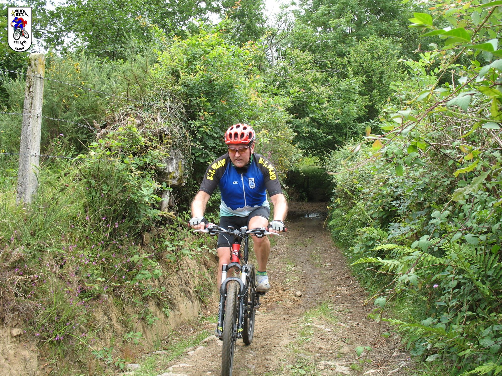 20110709134032_mc.JPG - XVIII Vuelta al Concejo de Gijón